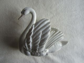 1984 Lladro 5231 Swan With Wings Spread - Height 7 1/2 " - Width 7 1/2 "