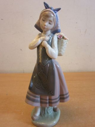 Lladro: Dutch Girl With Flower Basket On Back Porcelain Figure 10.  5 "