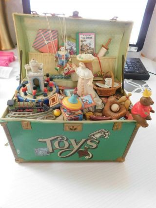 Enesco Vintage Treasure Chest Music Box 1986 Toys " Toy Symphony Collect.