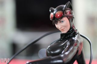 Sideshow Premium Format Catwoman Regular 1/4 Scale Statue
