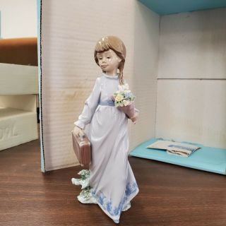 Lladro Porcelain Figurine 7604 School Days Girl With Flowers