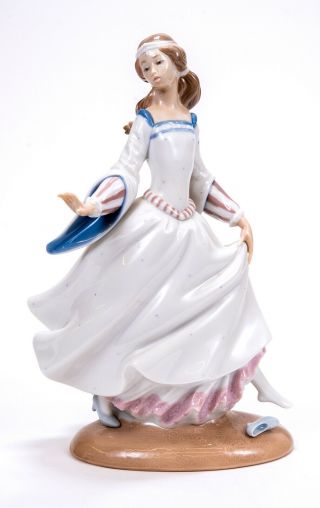 Lladro 4828 " Cinderella " Lost Slipper Retired Porcelain Figurine