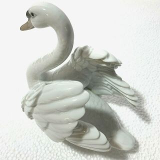 LLADRO White Swan With Wings Spread Porcelain Figurine 5231 Retired Aquatic Bird 3