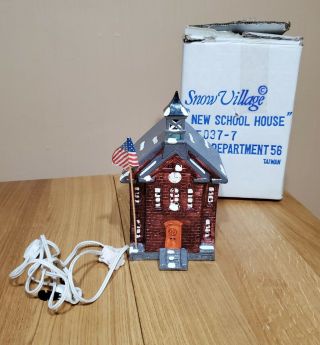 Dept 56 Snow Village " School House " 5037 - 7 W/orig Box,  Flag,  Light Cord