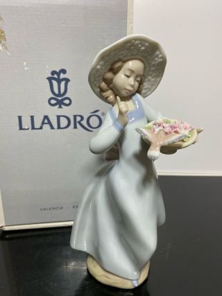 Lladro Glazed Porcelain Art Statue Figurine Caught In The Act Girl Flowers 6439