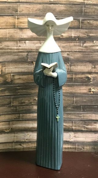Lladro 5500 Prayerful Moment Blue Nun Reading Book With Box