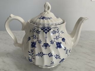 Myott Finlandia Staffordshire England Blue & White Floral 7.  5 " X9 " Teapot