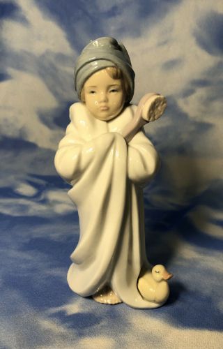 Lladro " Bundled Bather " Glazed Porcelain Girl In Towel Figurine Ducky 6800 Euc