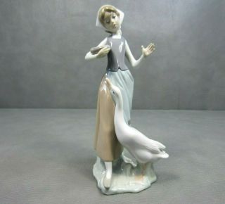Lladro Porcelain Figurine Girl Feeding Goose Duck 1052 No Box