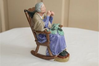 Royal Doulton " A Stitch In Time " Hn 2352 Woman In Rocking Chair Vintage 1965