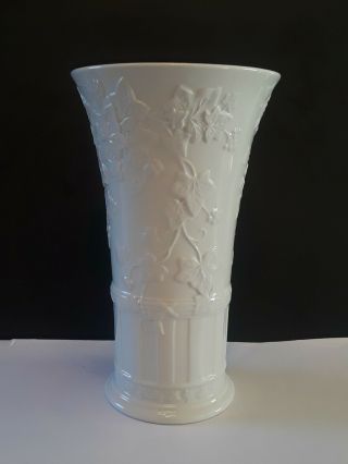 Wedgwood White Ivy Vine Leaves Classic Garden Vase 10 "
