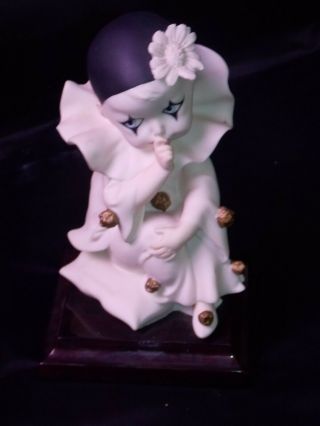 Giuseppe Armani Figurine - Small Pierrot Sucking His Toe Made In Italy Marked