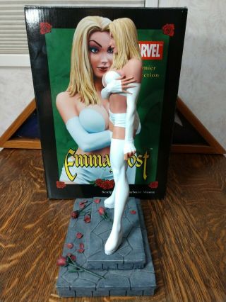 Emma Frost statue Marvel Premier Clayburn Moore - Diamond Select 2074 of 5000 3