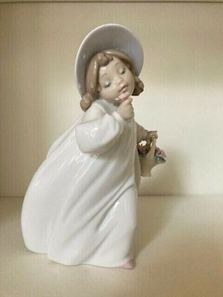 Lladro Figurine Romance Girl With Flower Basket 6683 Retired 2005