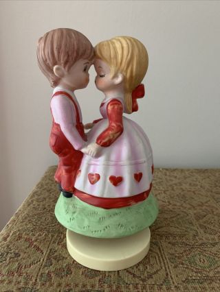 Vintage 50s Lefton Japan Ceramic Valentines Heart Girl Boy Kissing Music Box
