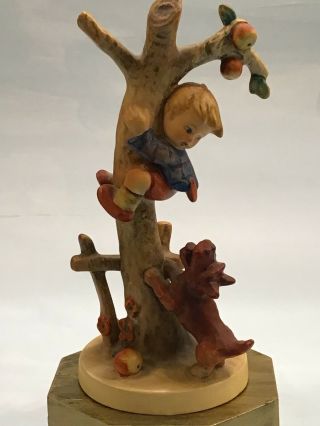 Goebel Hummel Figurine " Culprits " Boy In Tree W/ Dog - Tmk2 1958 - 59 Stylized Bee