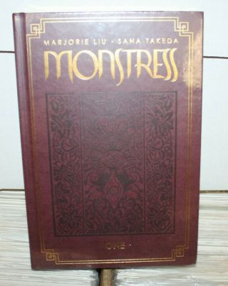 Monstress Deluxe Limited Ed Hc Vol 1 - Signed By Liu & Takeda D/500 Read Desc