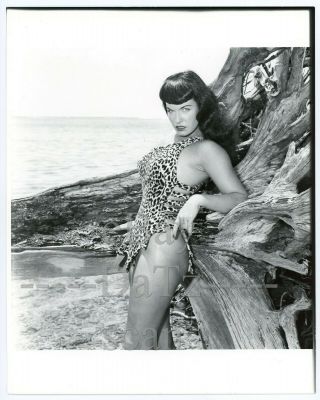 Bunny Yeager Photo - Sexy Pinup Girl Betty Page - Cheesecake 8x10 U100557