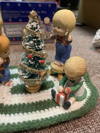 Country Cousins Decorating The Christmas Tree Enesco E - 5558 Taiwan 1984 Complete 3
