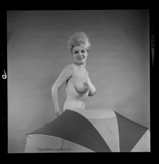 Bunny Yeager Estate ' 60 Pin - up Negative Pretty Blonde Topless Babe With Parasol 2