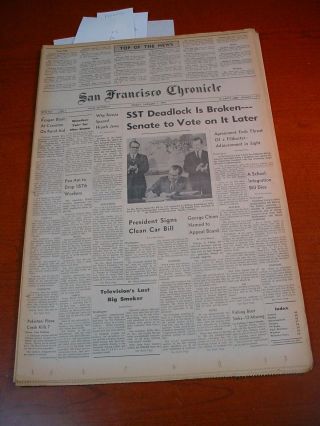JAN 1 - 2 1971 SAN FRANCISCO CHRONICLE Newspapers Beatles ROSE BOWL Vietnam SF 2