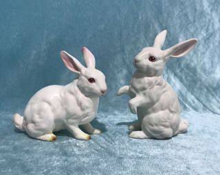 Vintage Lefton Japan Hand Painted White Bunny Rabbit Figurines H880