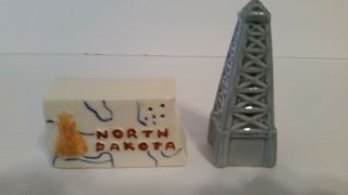 Vintage Parkcraft State North Dakota & Oil Well Salt & Pepper Shaker Set.