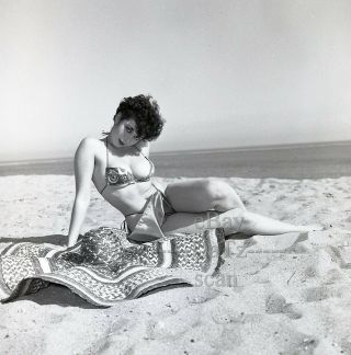 1950s Negative - Sexy Pinup Girl Gigi Frost In Bikini At The Beach T280484