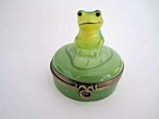 Limoges France Peint Main Frog Hinged Trinket Box