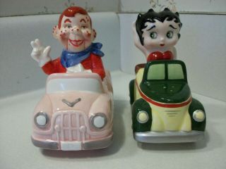 Howdy Doody And Betty Boop Driving Cars Vandor Nesting Salt And Pepper Shakers