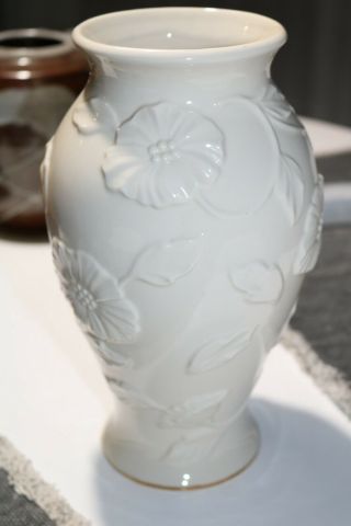 Lenox Georgian Porcelain Tall Vase 10 " Ivory With Gold Trim