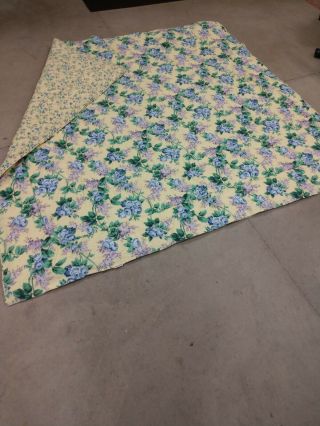 Longaberger,  Quilt/comforter.  Flower Print,  91 " X100 ".
