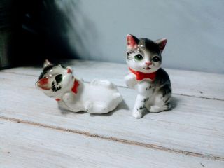 Vintage Japan Kitty Cat Salt & Pepper Shakers Porcelain Collectible