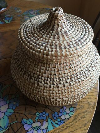Sweetgrass Basket with Lid. 3