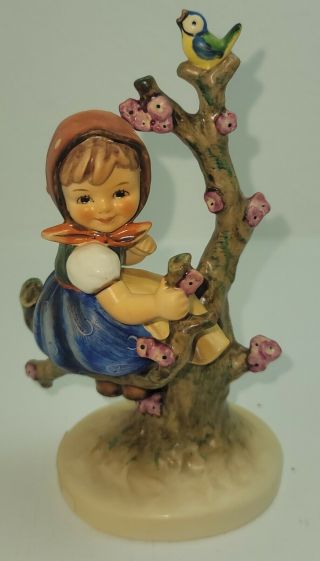 Goebel Hummel Figurine 141/i Apple Tree Girl