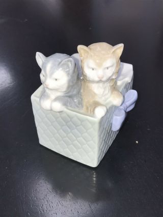 Nao By Lladro 1080 Purr - Fect 2 Kitten Kitty Cat In Basket Box Porcelain Figurine