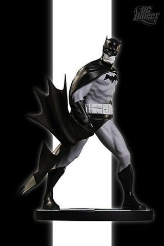 Dc Comics Batman Black & White Dustin Nguyen Statue