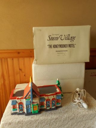 " The Honeymooner Motel " Department 56 Lighted Ceramic Snow Village