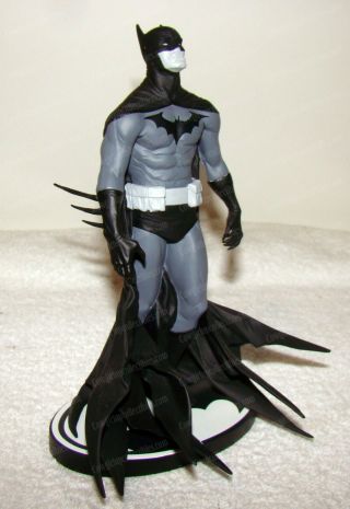 Batman Black & White Sculpture By Jae Lee (dc Collectibles) No.  0031 Of 5,  200