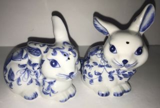 Andrea By Sadek Salt And Pepper Shaker Figurals White Blue Bunnies Set