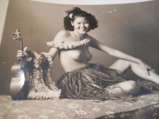 Vintage Hawaii Hawaiian Pretty Topless Hula Girl Photo 2 7/8 " X 4 - 1/2 "