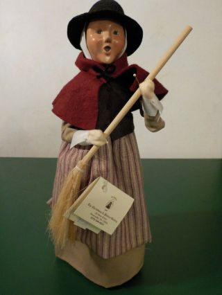 2003 Byers Choice (the Carolers) Woman With A Broom (cl57)