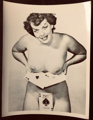 Vtg 50’s Girl Playing Cards Nude Risque Snapshot Pinup Photo