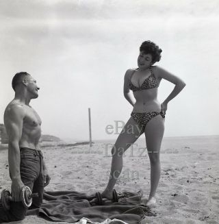 1950s Negative - Busty Pinup Girl Gigi Frost With Bodybuilder - Cheesecake T281521