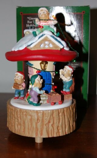 Enesco Gnome For The Holidays Action Musical Small World Of Music 1992