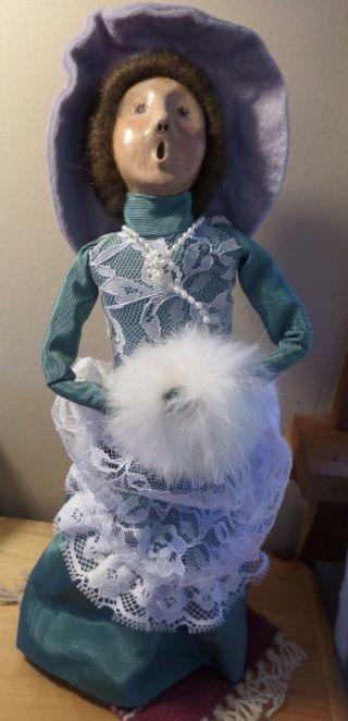 1994 Byers Choice The Carolers Christmas Lady With White Fur Muff & Pearls 13 "