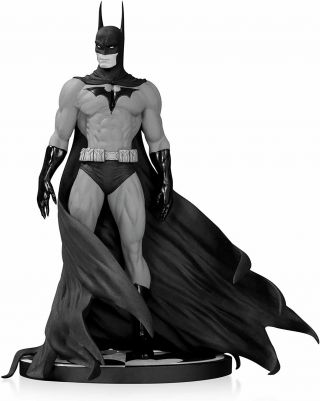 Batman Black & White Statue By Michael Turner