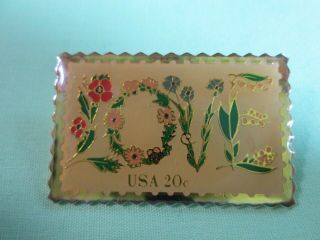 Vintage 1982 - Love Usa 20 - Cent Usps Postage Stamp Lapel Hat Pin Pinback /f