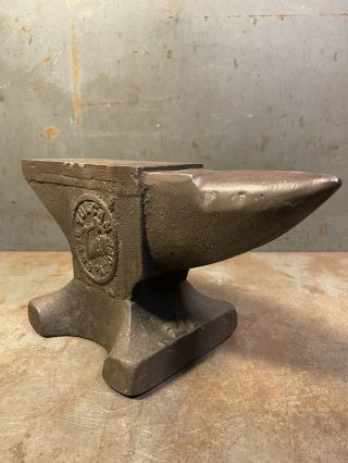 Antique Vulcan Anvil For Blacksmithing And Forging Arm And Hammer Anvil 27lbs 3