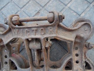 Antique Victor hay trolley barn pulley cast iron farm tool carrier unloader 3